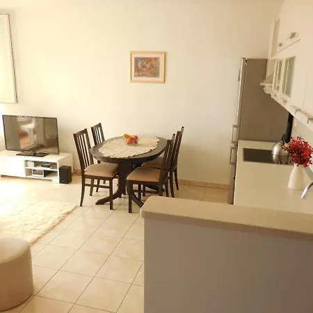 With Wifi - 11692 Apartment